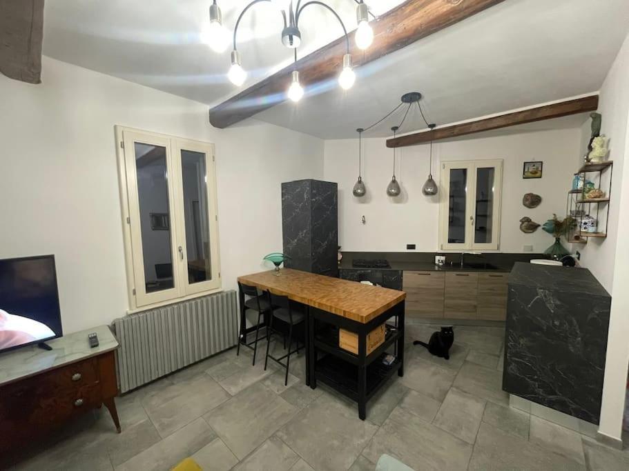 App Di Tania Apartment เรจโจเอมิเลีย ภายนอก รูปภาพ